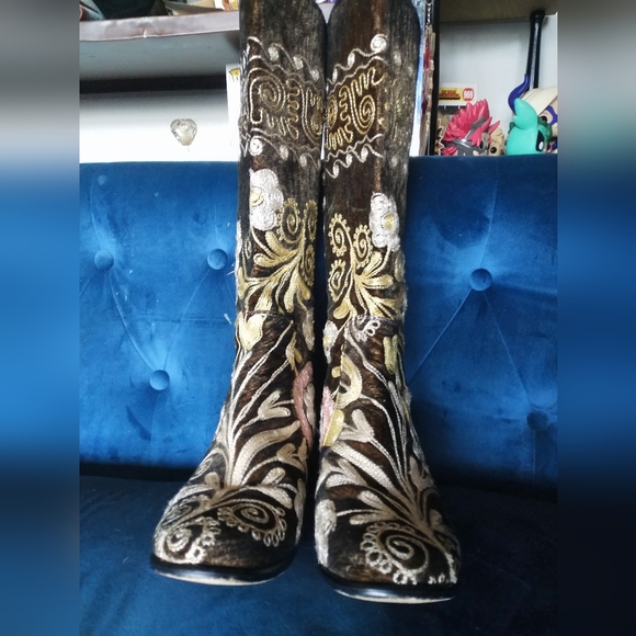 Custom Handmade Suzani Embroidered Boot - Picture 3 of 12